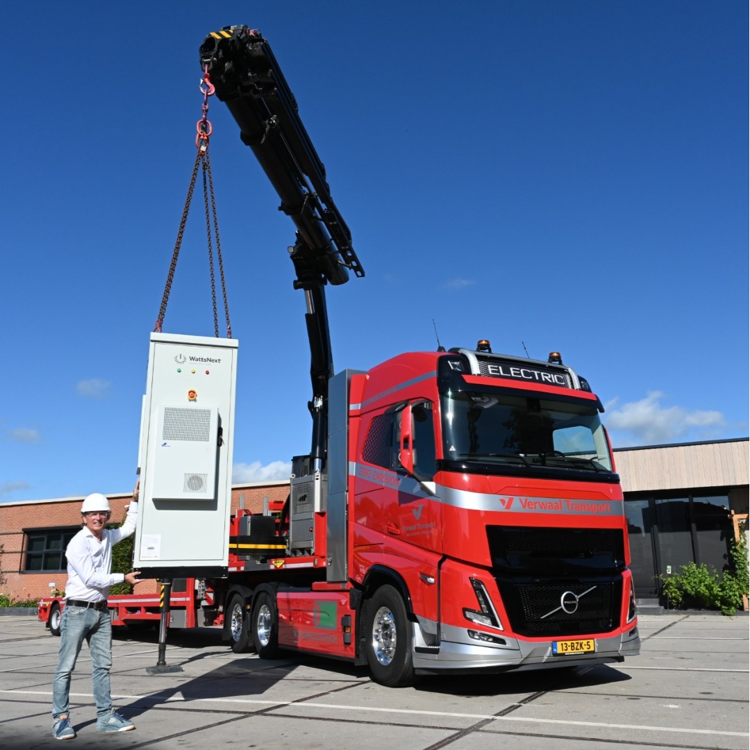 partner-worden-zakelijke-batterij Zakelijke batterij van WattsNext wordt geïnstalleerd bij de klant.